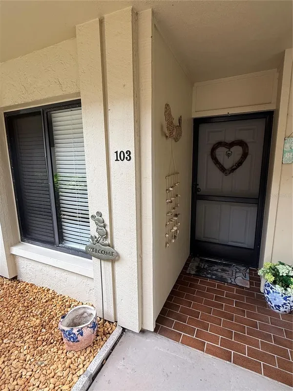 Property Slideshow image 1 of 35 | 6322 palma del mar blvd 103, St Petersburg, FL, 33715