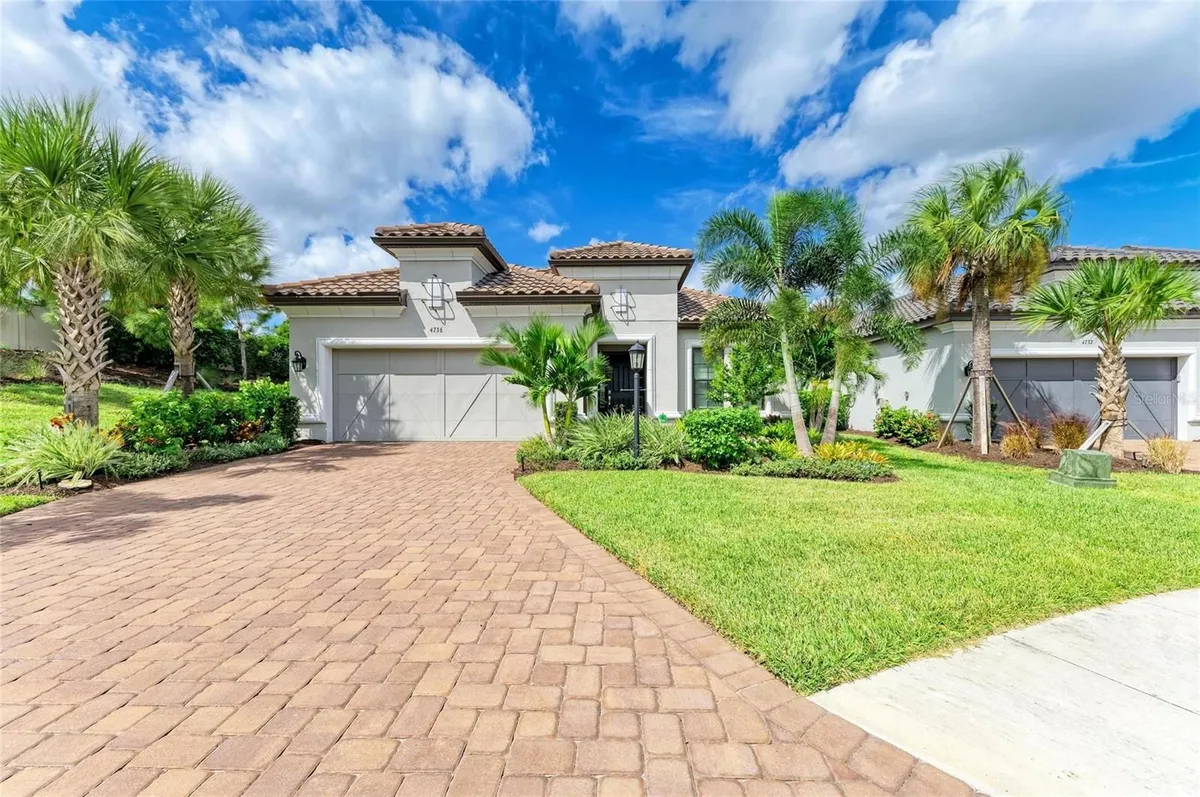 Property Slideshow image 1 of 47 | 4736 cassio ct, Bradenton, FL, 34211