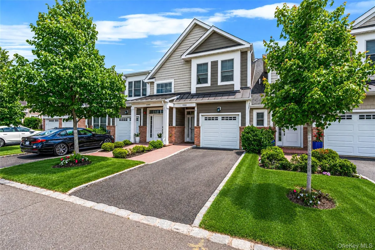 Property Slideshow image 1 of 45 | 52102 beech tree ln, Oyster Bay, NY, 11803