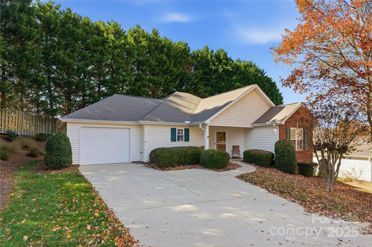 Property Slideshow image 1 of 31 | 110 whitehall dr, Mooresville, NC, 28117