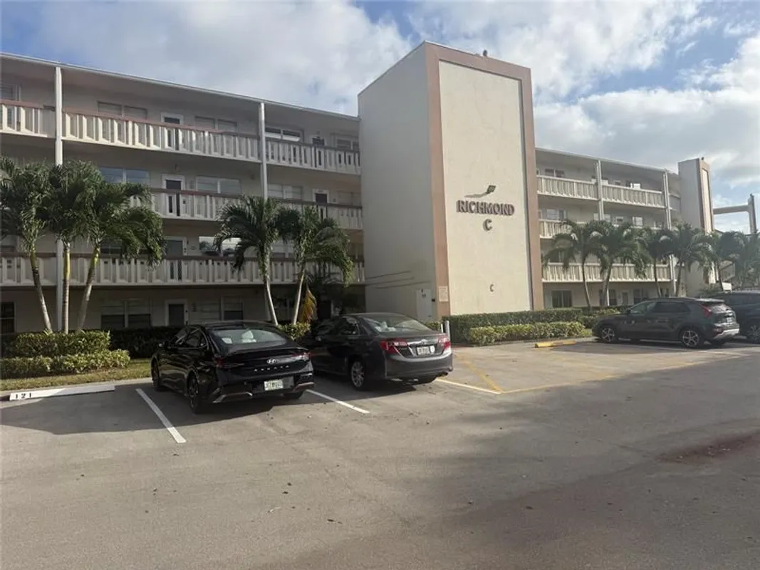 Property Slideshow image 1 of 52 | 424 richmond c # 424, Deerfield Beach, FL, 33442