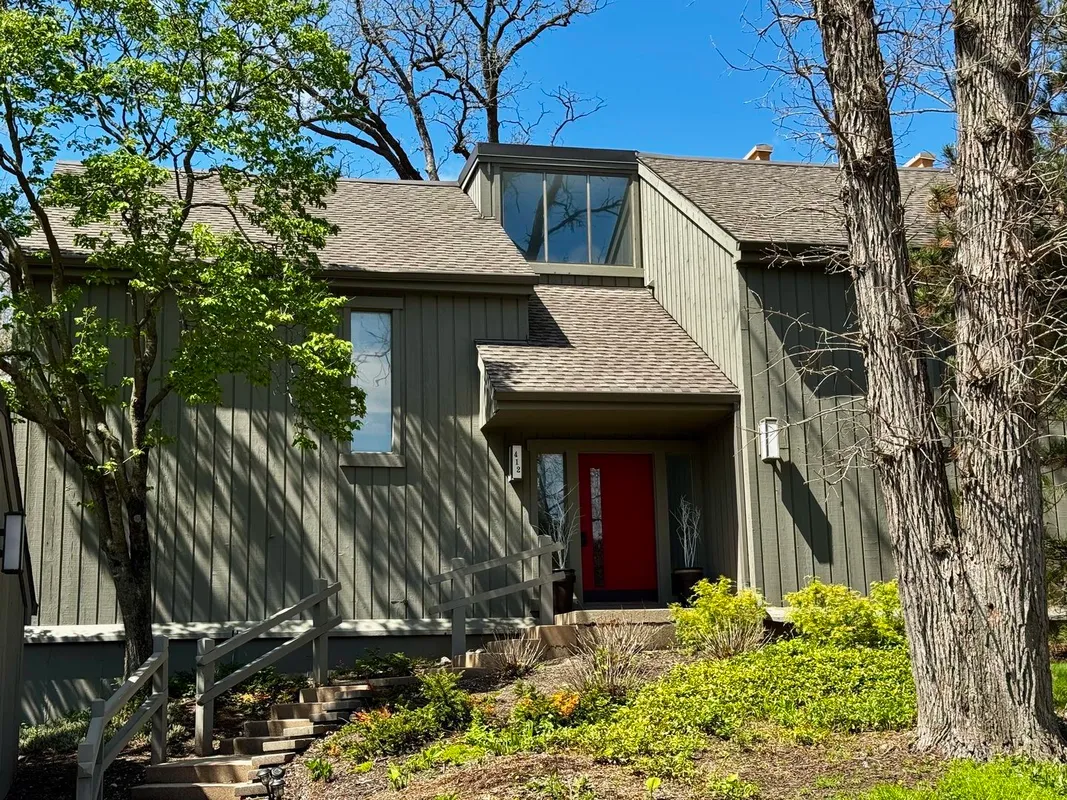 Property Slideshow image 1 of 38 | 412 deer trail hl b, Lake Barrington, IL, 60010