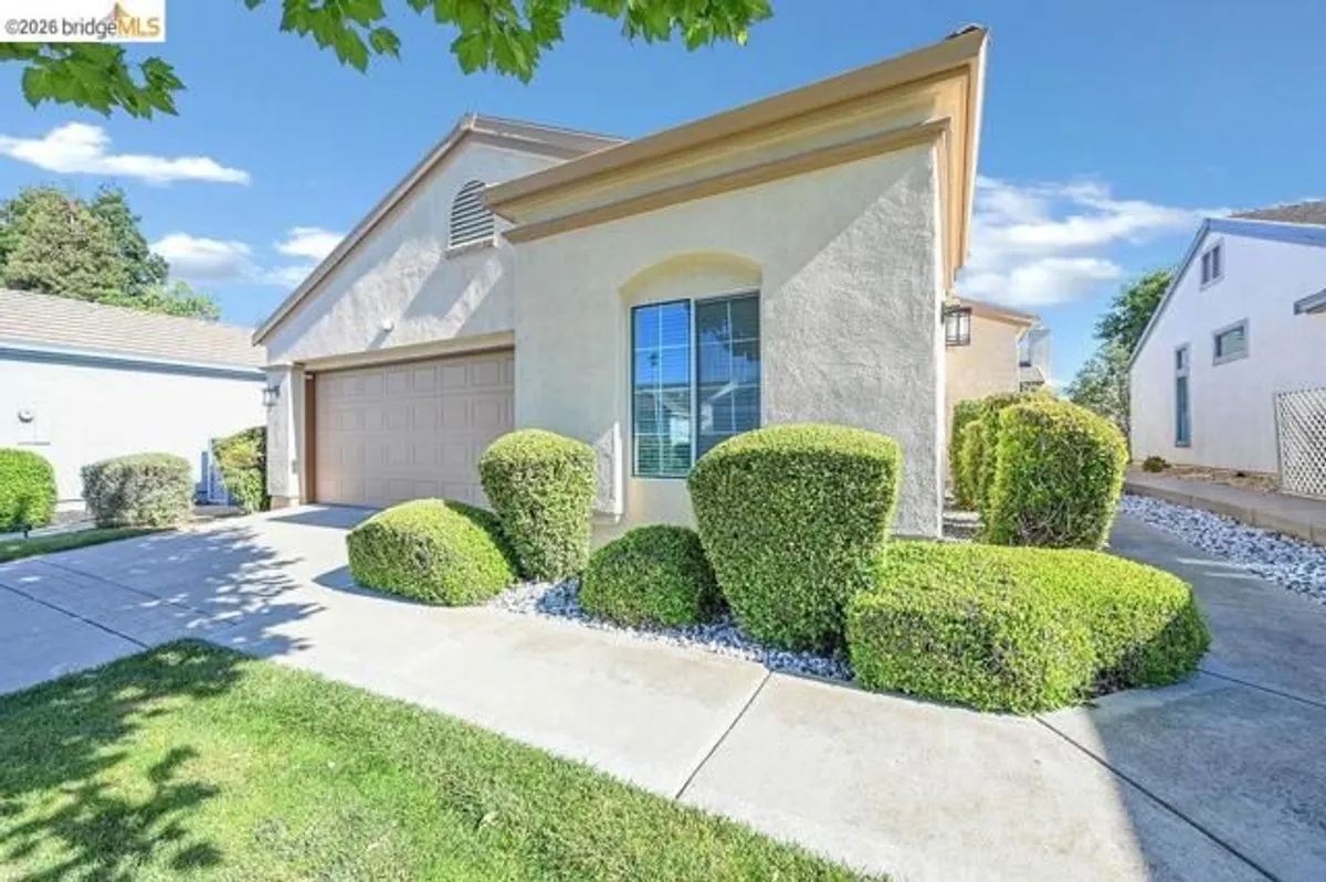 Property Slideshow image 1 of 31 | 1585 summerland way, Brentwood (Cc), CA, 94513
