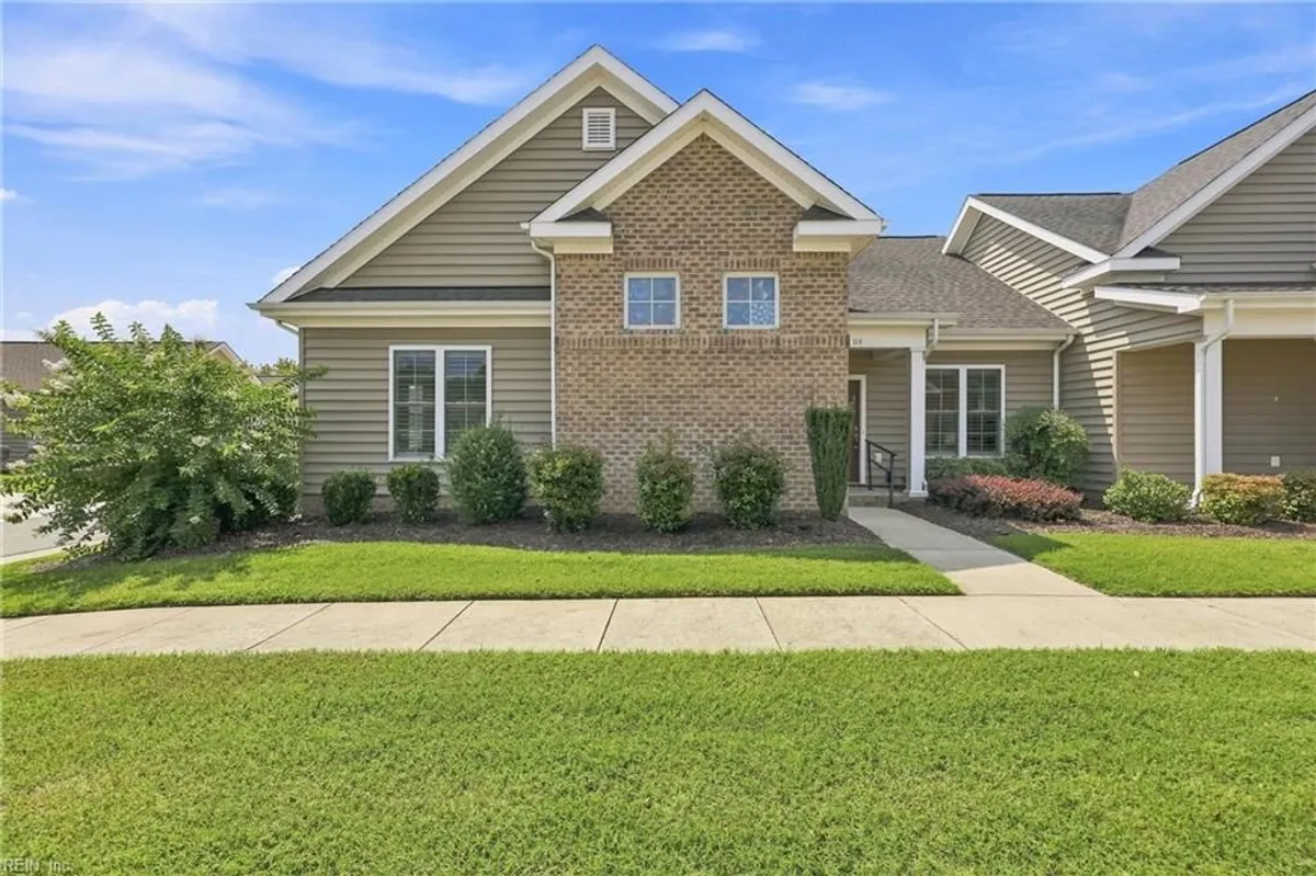 Property Slideshow image 1 of 45 | 114 st james ave, Smithfield, VA, 23430
