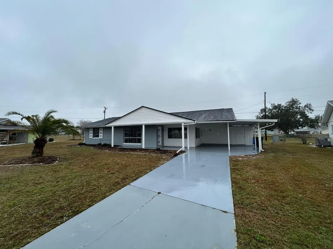 Property Slideshow image 1 of 10 | 702 desert hills way, Sun City Center, FL, 33573