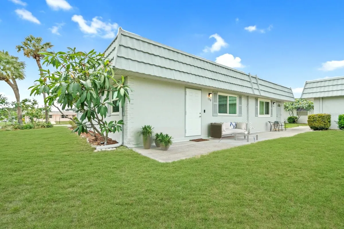 Property Slideshow image 1 of 19 | 202 bedford trl apt 120, Sun City Center, FL, 33573