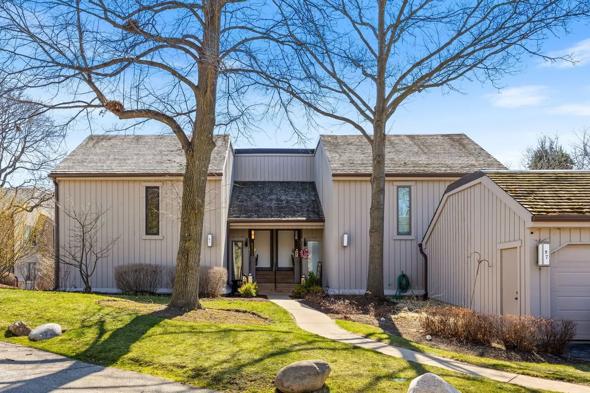 Property Slideshow image 1 of 24 | 97 w thornhill ln a, Lake Barrington, IL, 60010