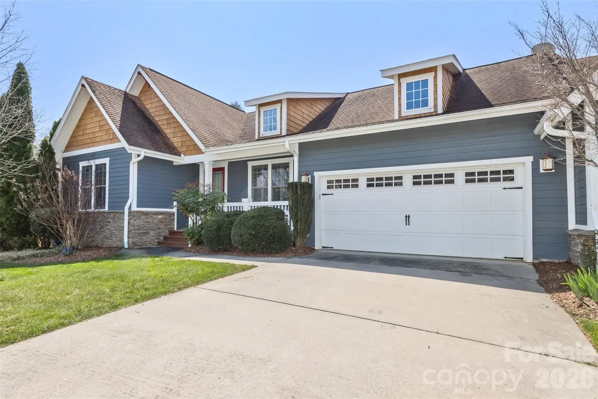 Property Slideshow image 1 of 42 | 37 creekside view dr, Asheville, NC, 28804