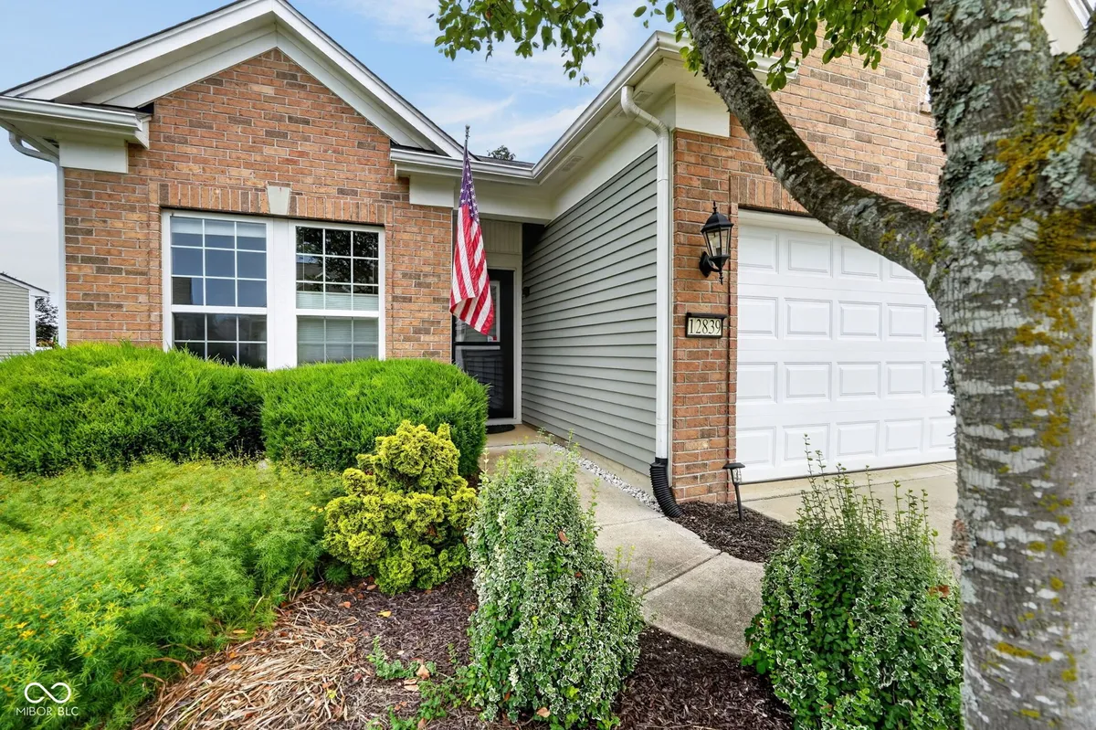 Property Slideshow image 1 of 39 | 12839 gloria dr, Fishers, IN, 46037