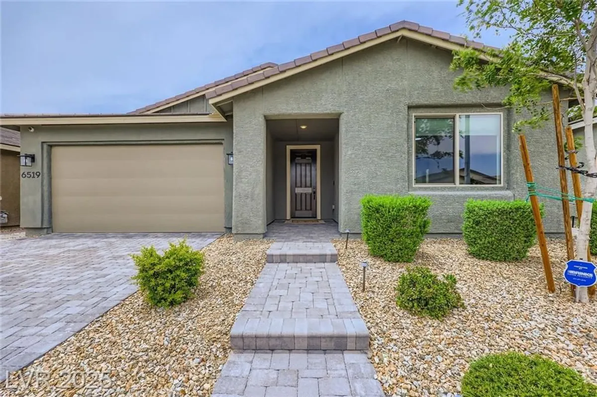 Property Slideshow image 1 of 28 | 6519 summershade st, North Las Vegas, NV, 89086