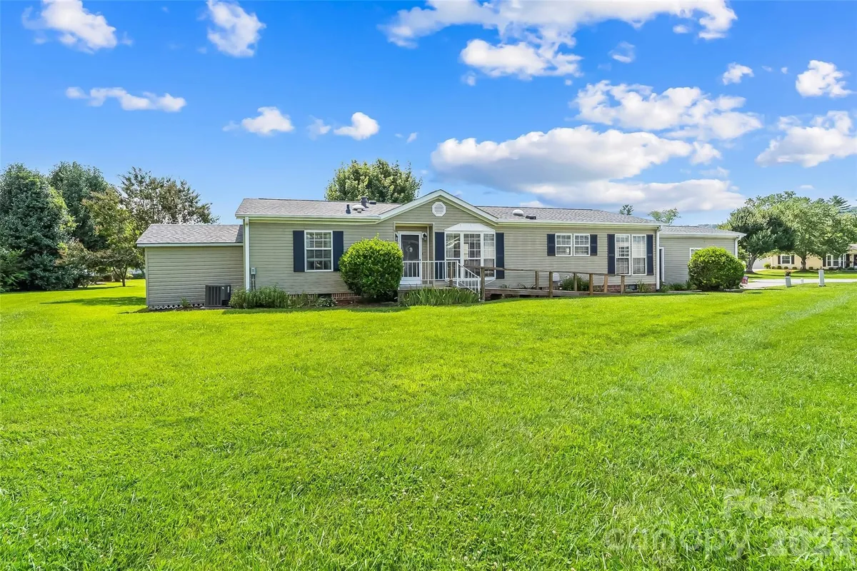 Property Slideshow image 1 of 25 | 208 red birch ct, Hendersonville, NC, 28739
