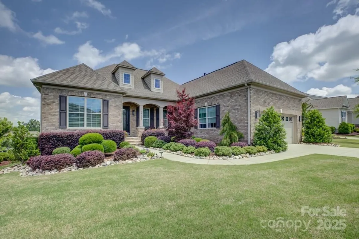 Property Slideshow image 1 of 48 | 14503 crest ct, Charlotte, NC, 28278