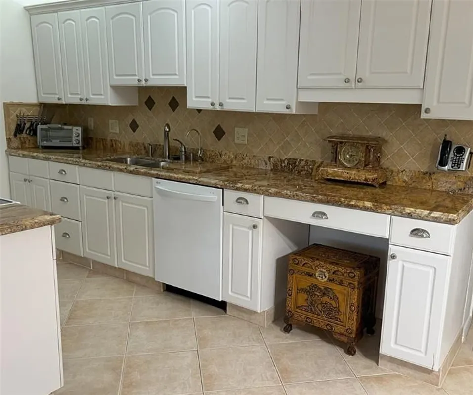 Property Slideshow image 1 of 29 | 2057 cambridge c # 2057, Deerfield Beach, FL, 33442