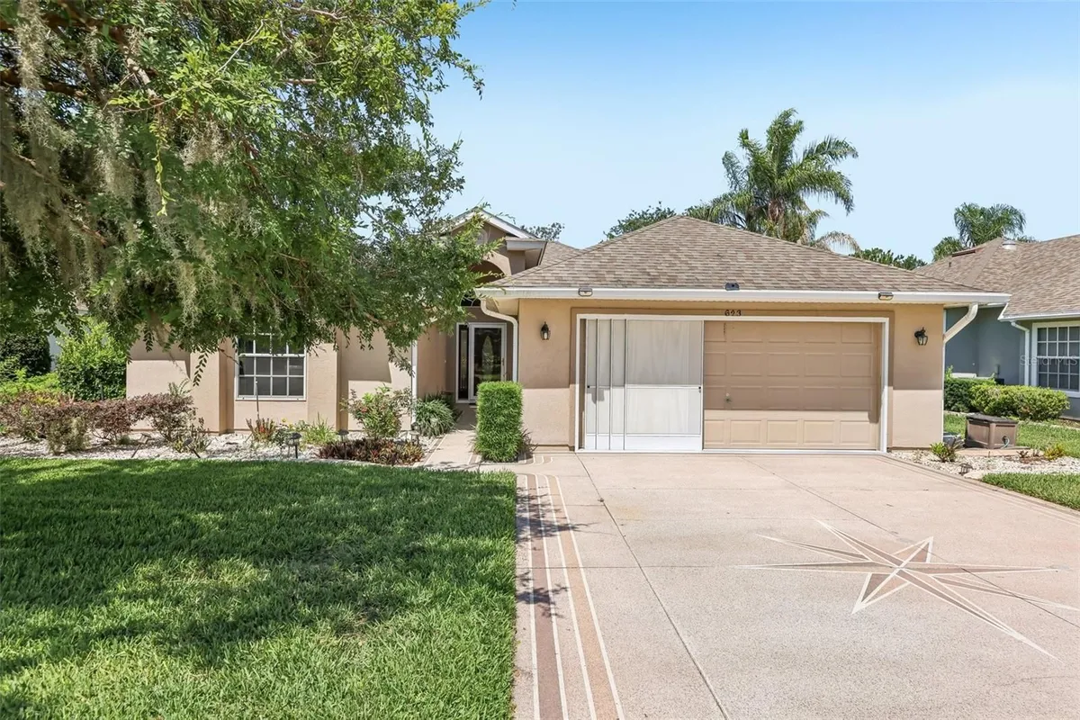 Property Slideshow image 1 of 52 | 623 juniper way, Tavares, FL, 32778