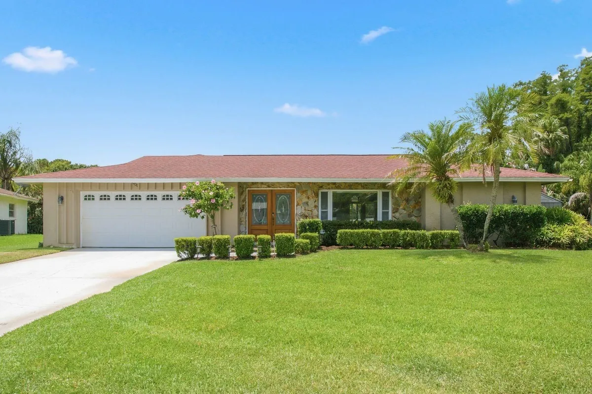 Property Slideshow image 1 of 35 | 900 mainsail way, Palm Harbor, FL, 34685