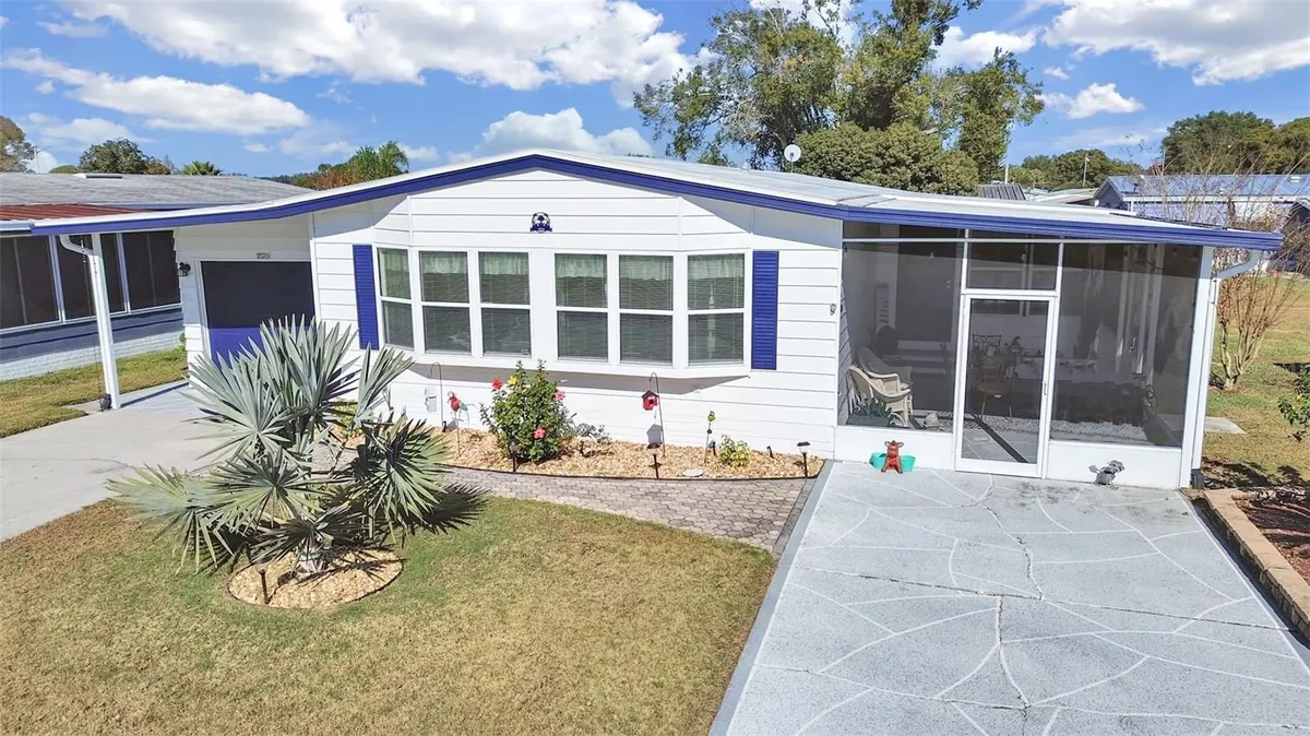 Property Slideshow image 1 of 48 | 1570 heather hill dr, Lakeland, FL, 33810