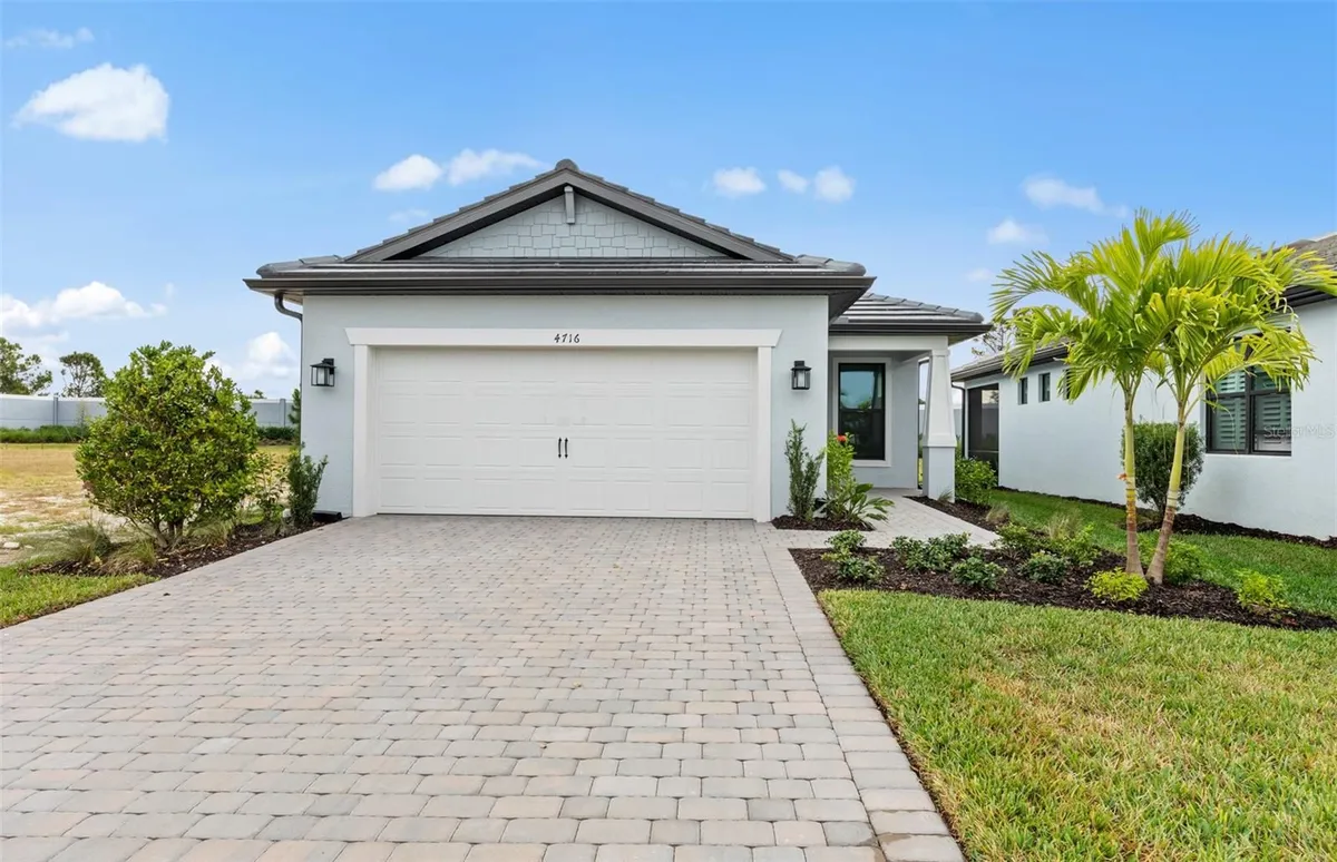 Property Slideshow image 1 of 27 | 4695 blue star ct, North Port, FL, 34289
