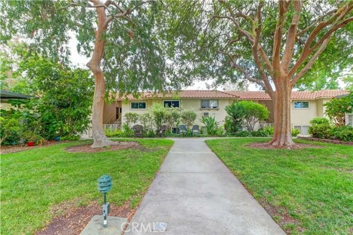 Property Slideshow image 1 of 54 | 582 avenida majorca q, Laguna Woods, CA, 92637
