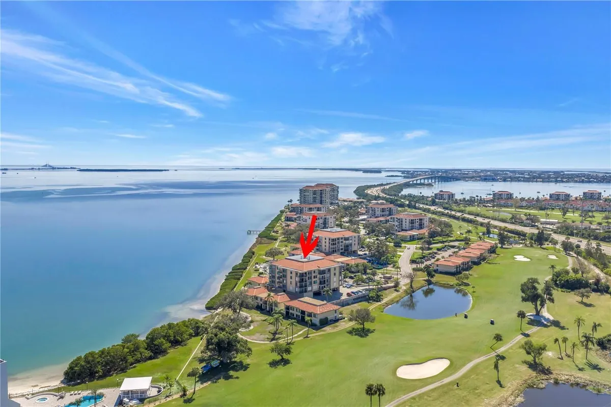 Property Slideshow image 1 of 44 | 6104 palma del mar blvd s apt 305, Saint Petersburg, FL, 33715