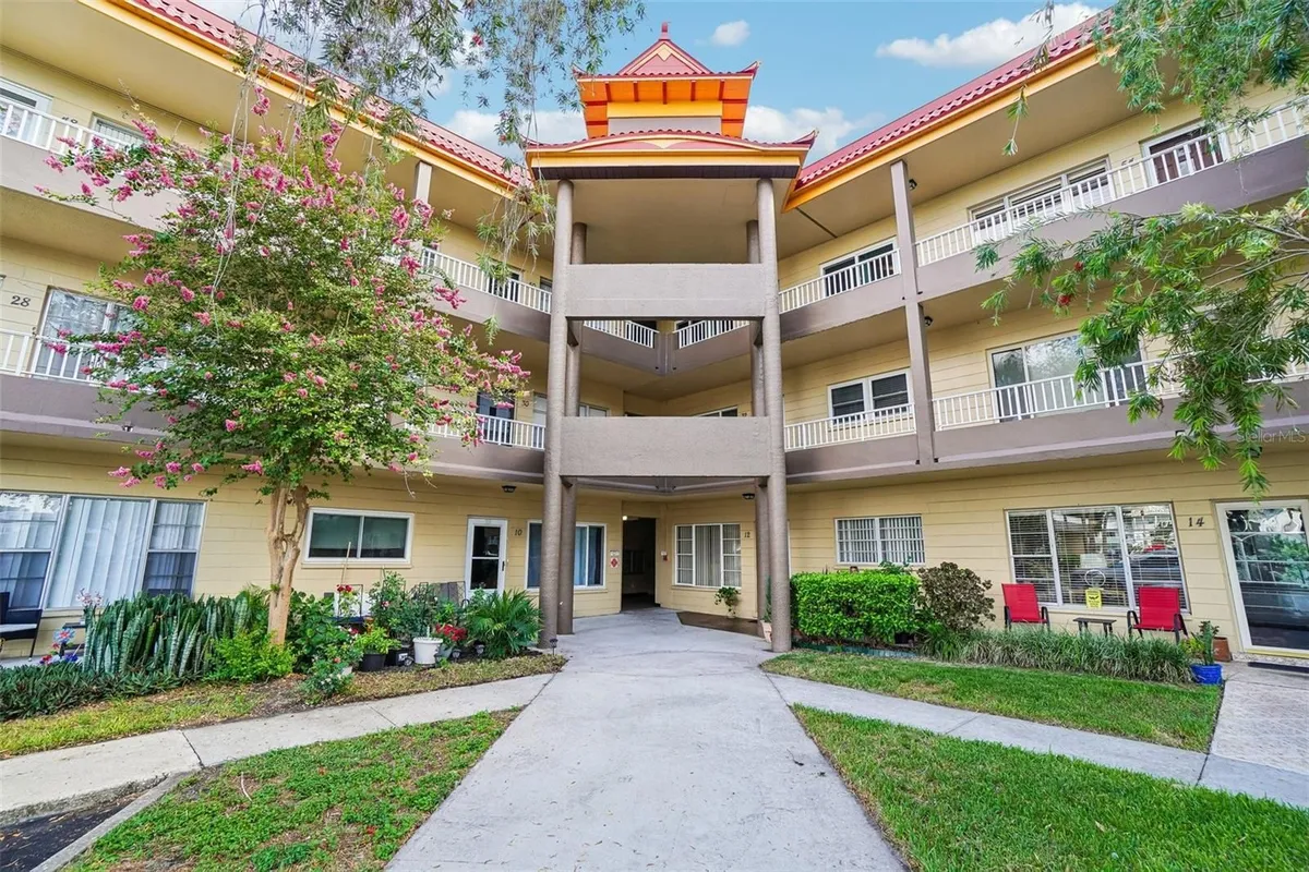 Property Slideshow image 1 of 23 | 2402 ecuadorian way 28, Clearwater, FL, 33763