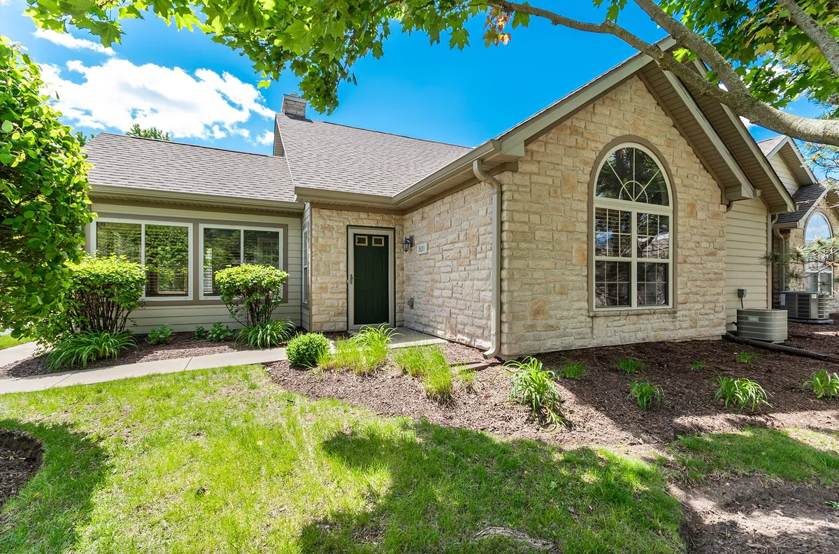 Property Slideshow image 1 of 21 | 1920 timbers edge cir 1920, Joliet, IL, 60431