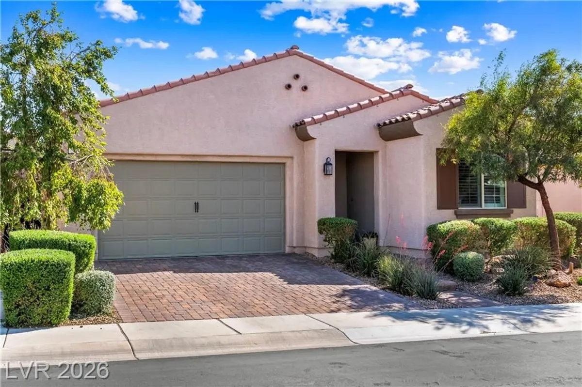 Property Slideshow image 1 of 53 | 517 sterling falls ave, Henderson, NV, 89011