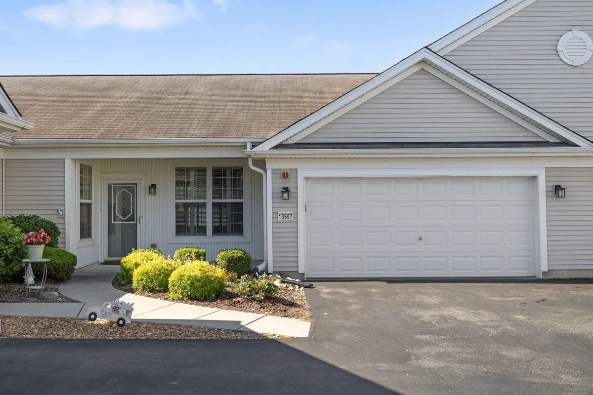 Property Slideshow image 1 of 21 | 13597 hemlock rd, Huntley, IL, 60142