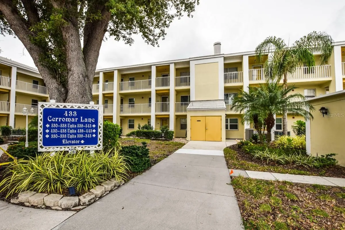 Property Slideshow image 1 of 44 | 433 cerromar ln 438, Venice, FL, 34293