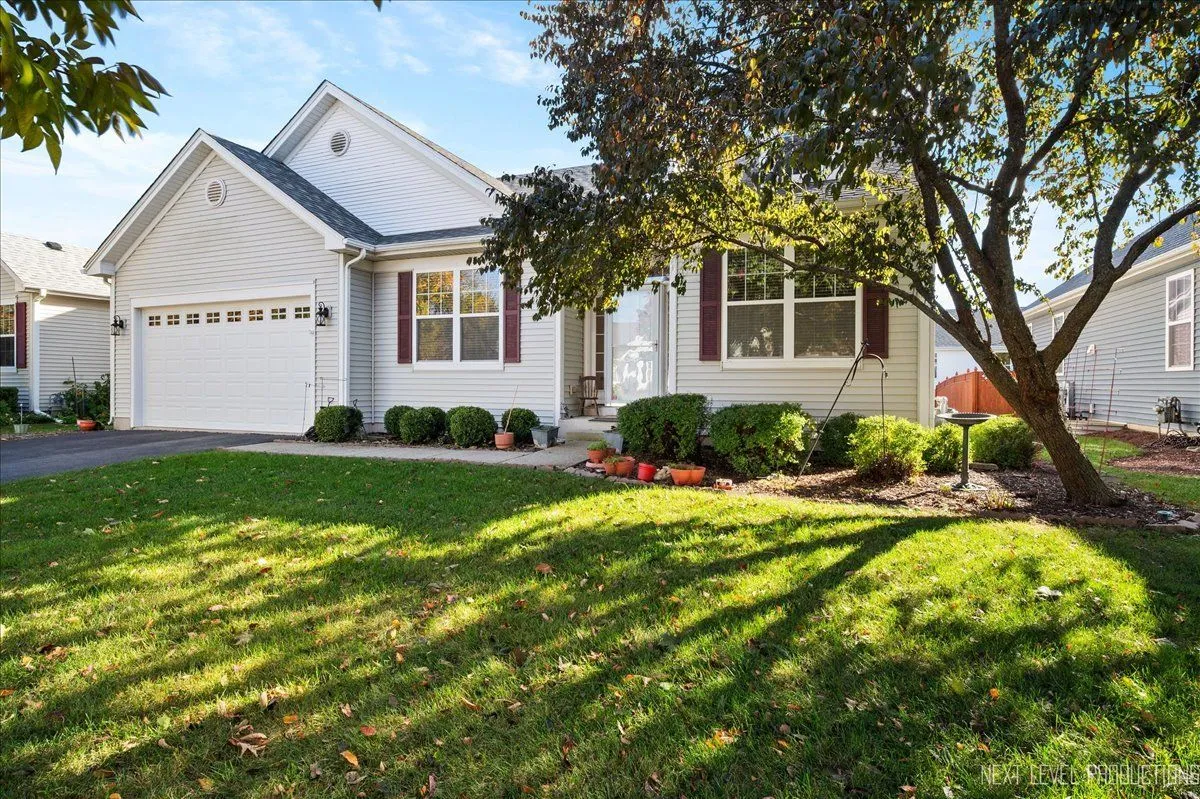 Property Slideshow image 1 of 29 | 712 bohannon cir, Oswego, IL, 60543
