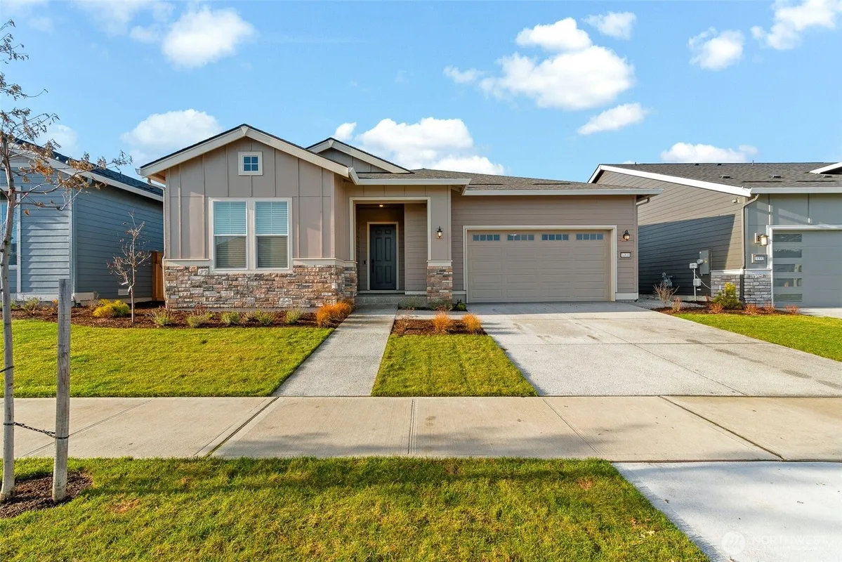 Property Slideshow image 1 of 38 | 14816 206th ave e unit e, Bonney Lake, WA, 98391