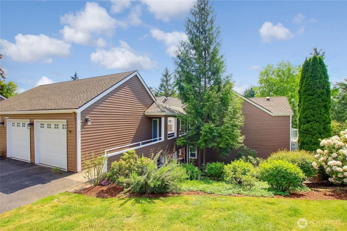 Property Slideshow image 1 of 40 | 22521 se 42nd ter 2207, Issaquah, WA, 98029