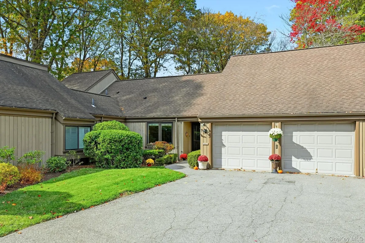 Property Slideshow image 1 of 48 | 370 heritage hls b, Somers, NY, 10589