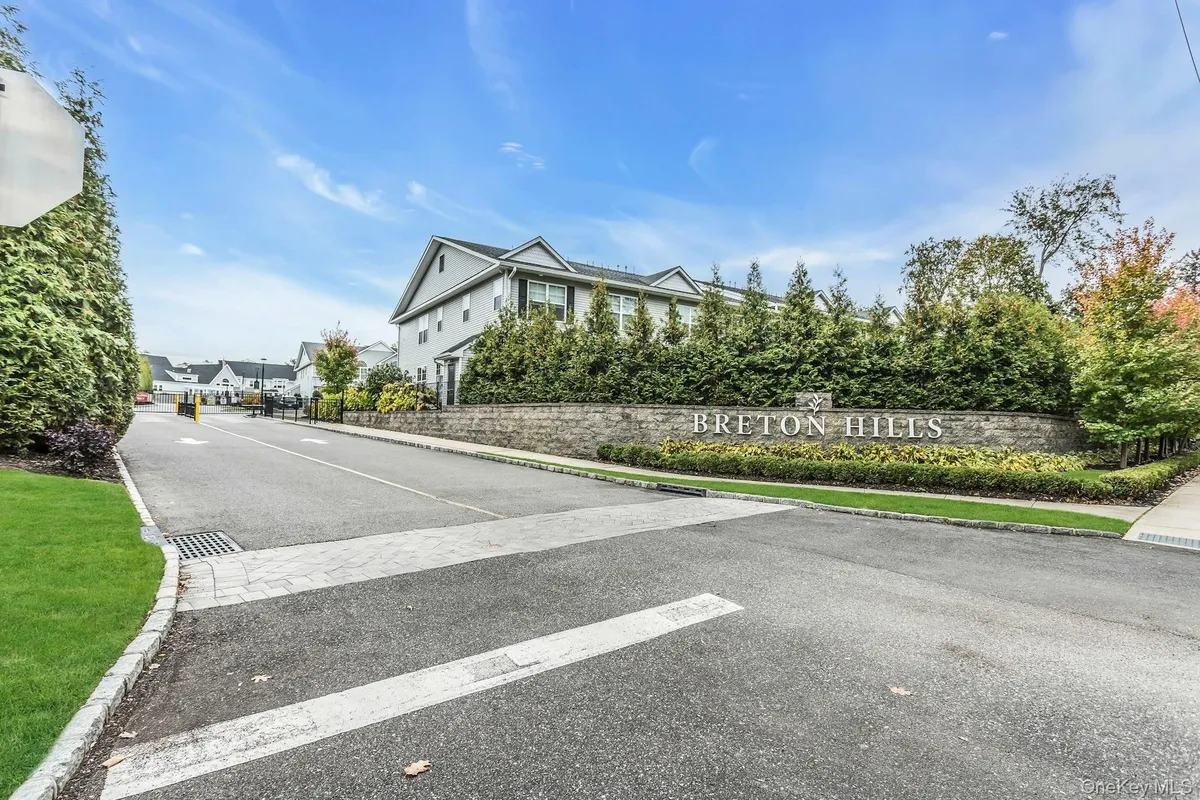 Property Slideshow image 1 of 19 | 512 breton way, Glen Cove, NY, 11542