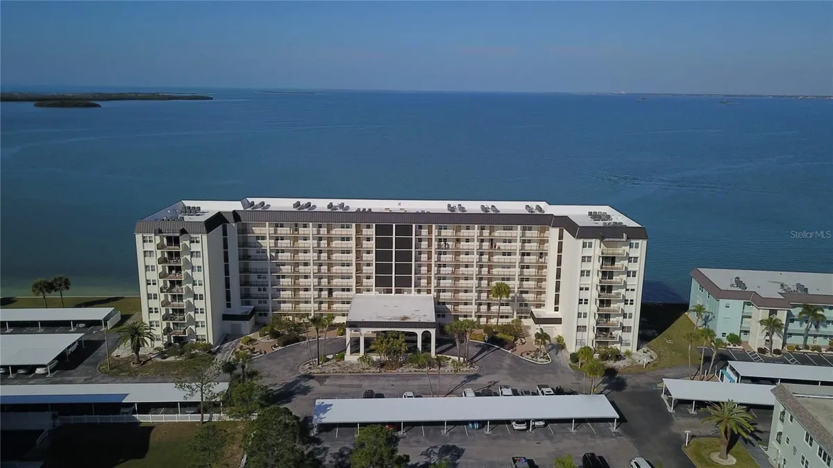 Property Slideshow image 1 of 18 | 9 haig pl 101, Dunedin, FL, 34698
