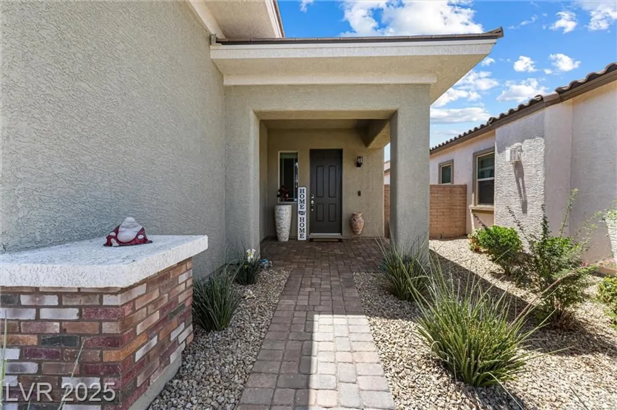 Property Slideshow image 1 of 50 | 417 honeybrush ave, Henderson, NV, 89011