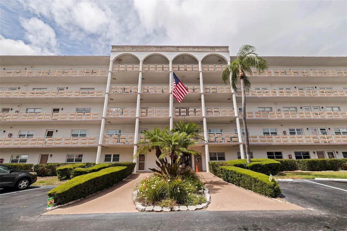 Property Slideshow image 1 of 40 | 5603 80th st n unit 107, Saint Petersburg, FL, 33709