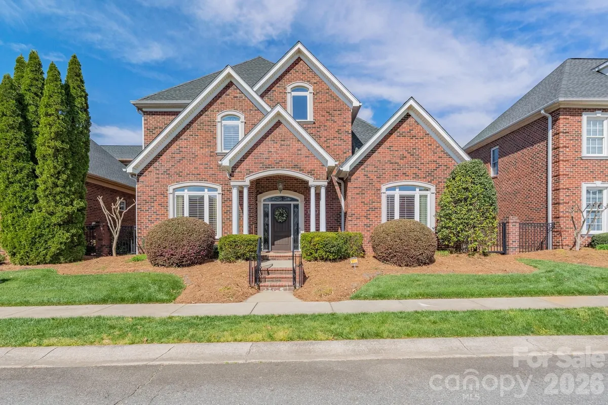 Property Slideshow image 1 of 44 | 213 wrenfield ml, Rock Hill, SC, 29732