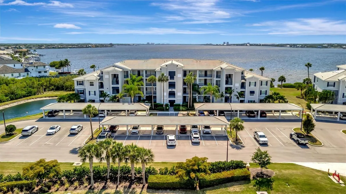 Property Slideshow image 1 of 70 | 850 tidewater shores loop 105, Bradenton, FL, 34208