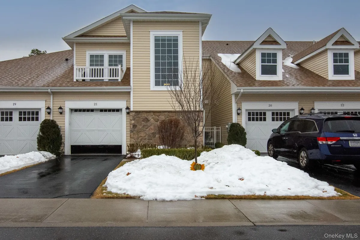 Property Slideshow image 1 of 21 | 21 greentree ct, Shirley, NY, 11967