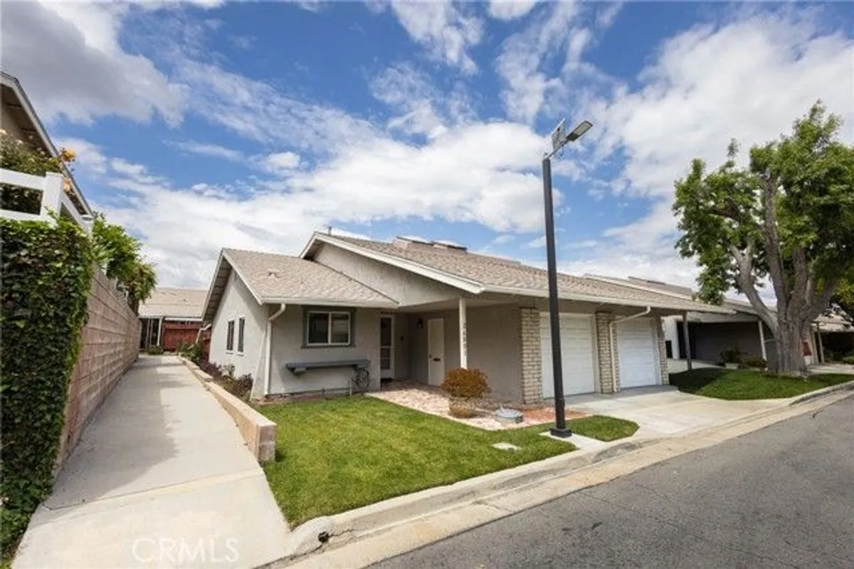 Property Slideshow image 1 of 25 | 26801 circle of the oaks, Newhall, CA, 91321