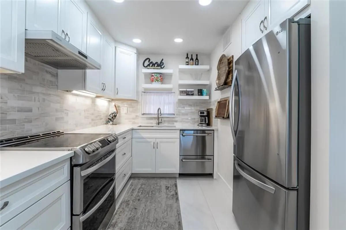 Property Slideshow image 1 of 61 | 9411 n hollybrook lake dr 310, Pembroke Pines, FL, 33025