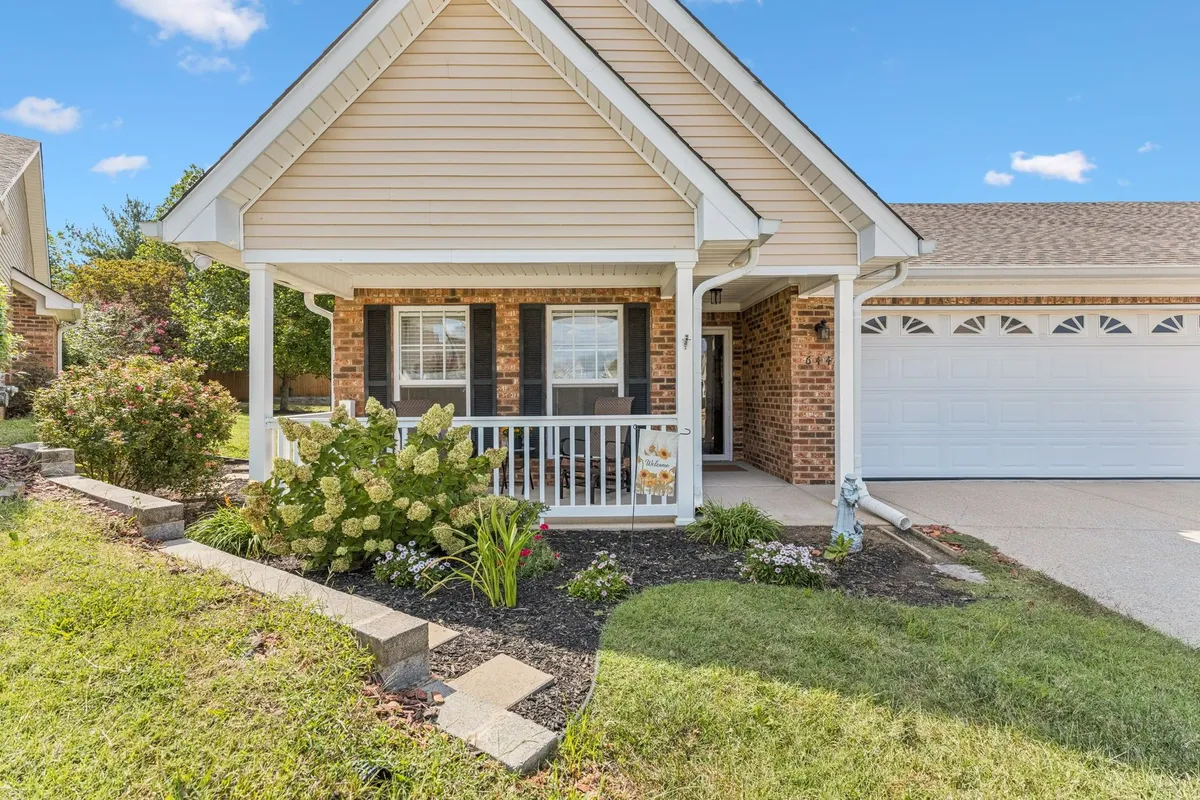 Property Slideshow image 1 of 44 | 644 village green cir, Murfreesboro, TN, 37128