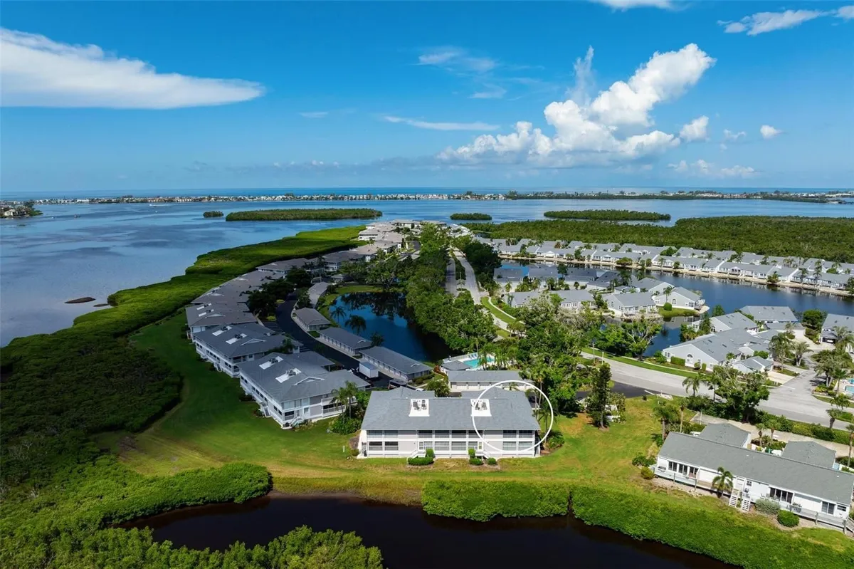 Property Slideshow image 1 of 53 | 1103 edgewater cir 1103, Bradenton, FL, 34209