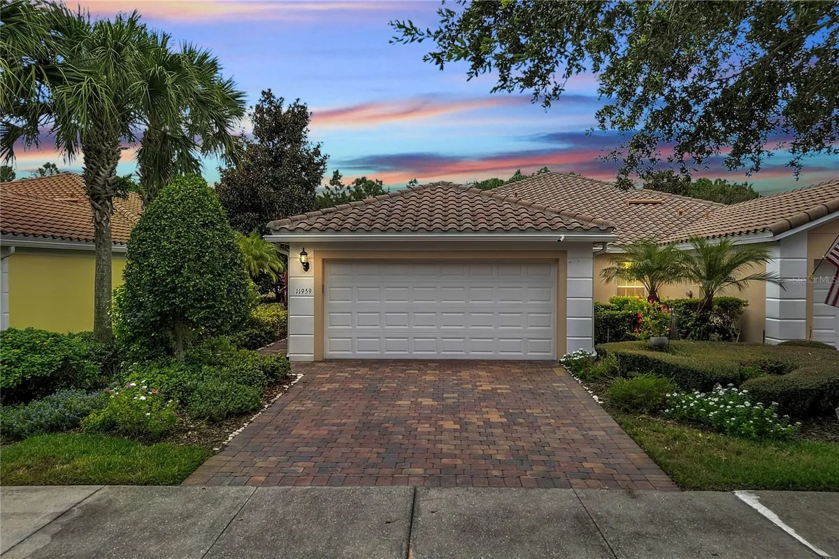 Property Slideshow image 1 of 53 | 11959 fiore dr, Orlando, FL, 32827
