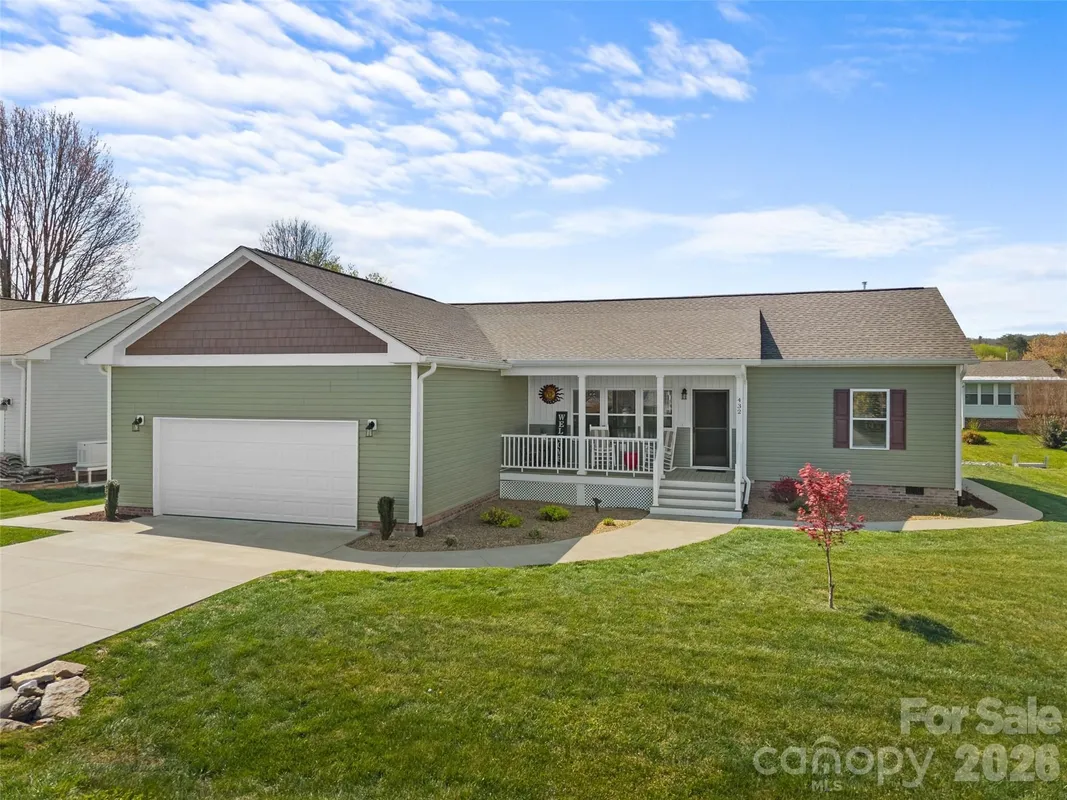 Property Slideshow image 1 of 31 | 432 sassafras dr, Hendersonville, NC, 28739