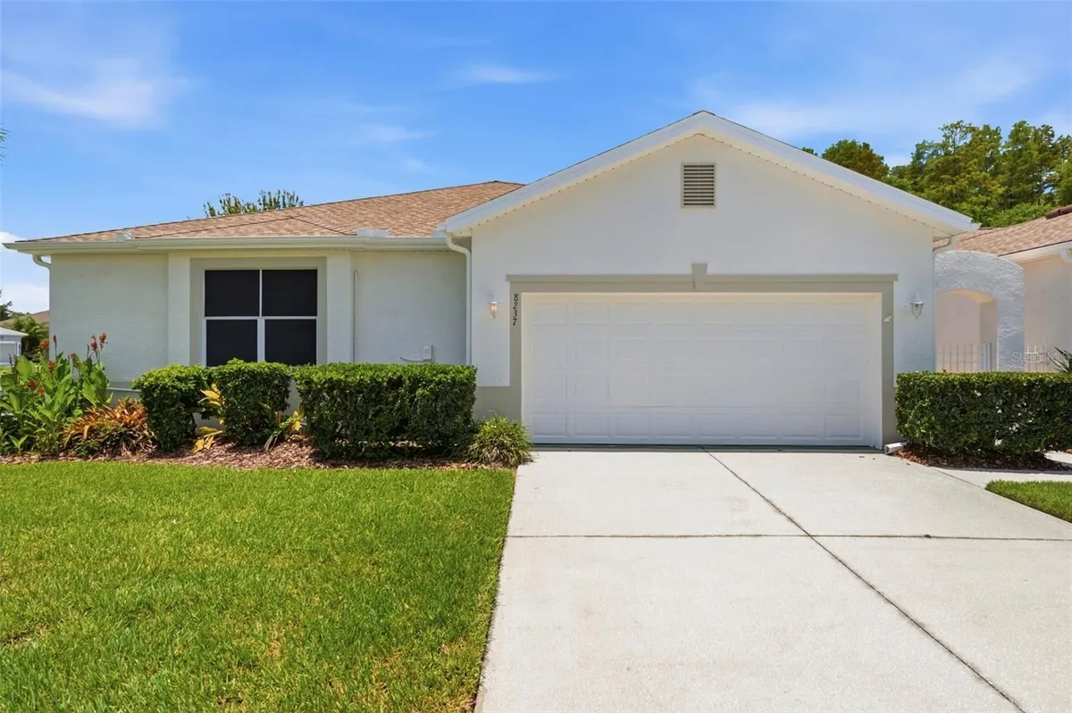 Property Slideshow image 1 of 60 | 8237 fallglo ln, Land O Lakes, FL, 34637