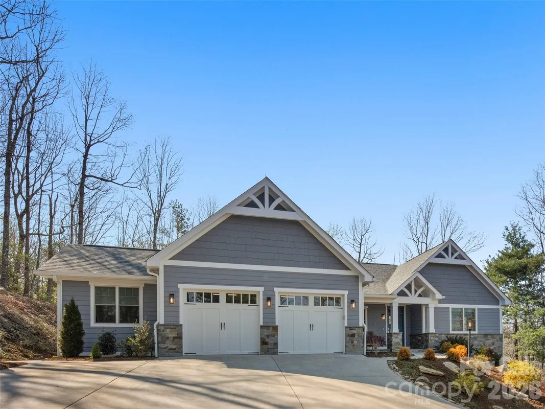 Property Slideshow image 1 of 35 | 255 dalhousie ct, Flat Rock, NC, 28731