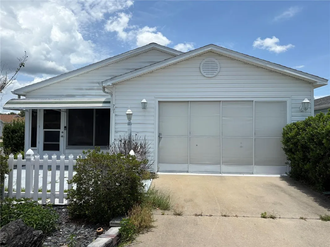 Property Slideshow image 1 of 18 | 731 dumas st, Lady Lake, FL, 32159