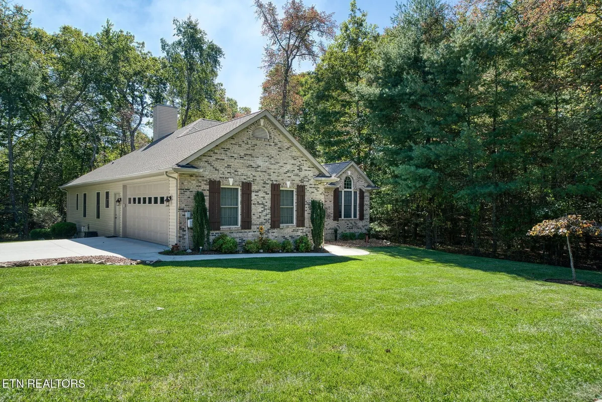 Property Slideshow image 1 of 40 | 14 holly ct, Crossville, TN, 38558