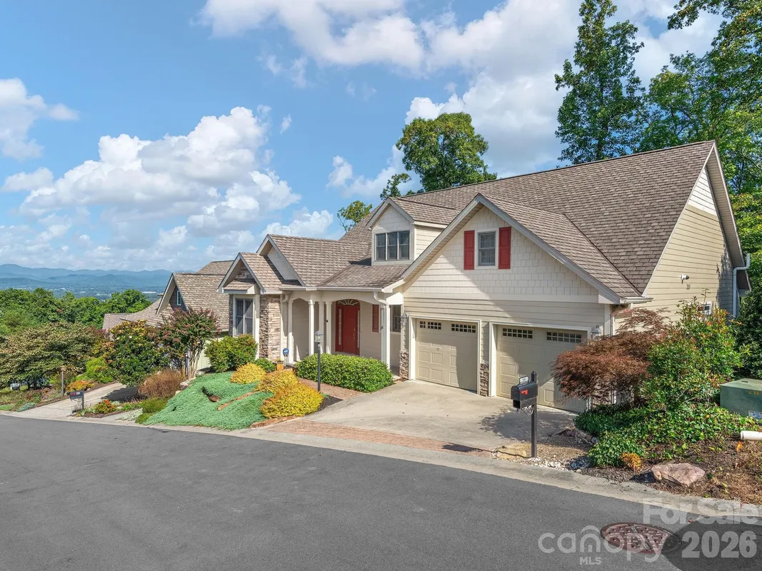 Property Slideshow image 1 of 32 | 54 deep valley ln, Hendersonville, NC, 28791